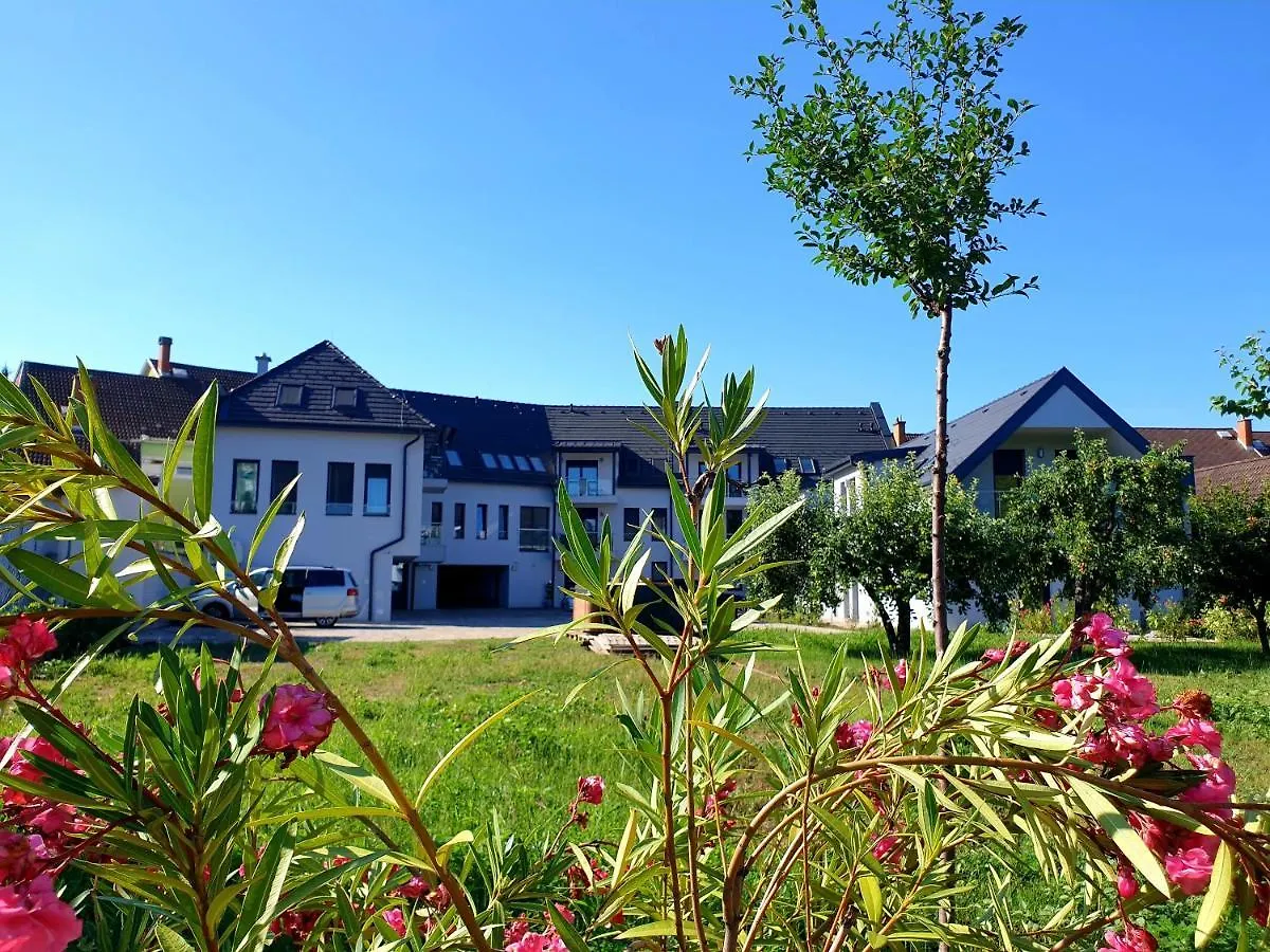 Silver Lodge Apartments אגר